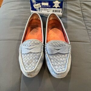 White Mountain Sky Blue Woven leather loafers Sz9